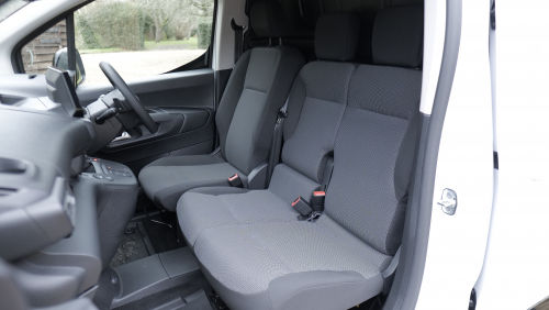 VAUXHALL COMBO CARGO XL ELECTRIC 100kW Prime Plus 52kWh H1 Van Auto view 8